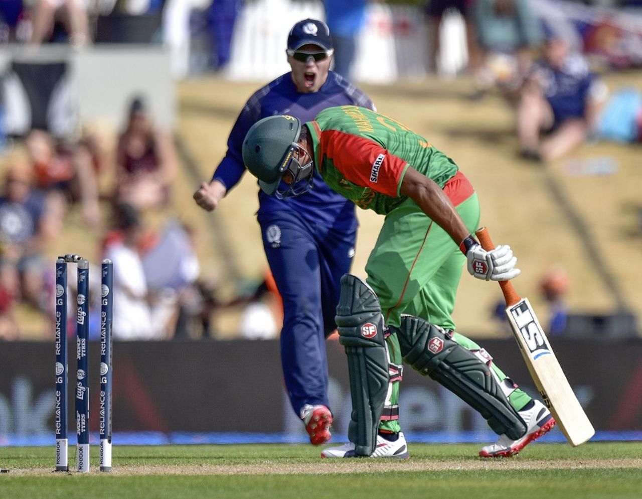 Mahmudullah was bowled after deflecting the ball off the boot, Bangladesh v Scotland, World Cup 2015, Group A, Nelson, March 5, 2015