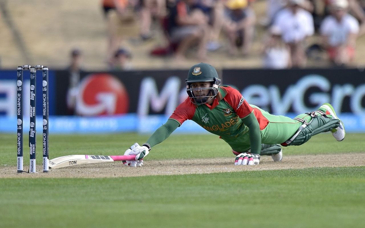 Mushfiqur Rahim dives to make his ground, Bangladesh v Scotland, World Cup 2015, Group A, Nelson, March 5, 2015