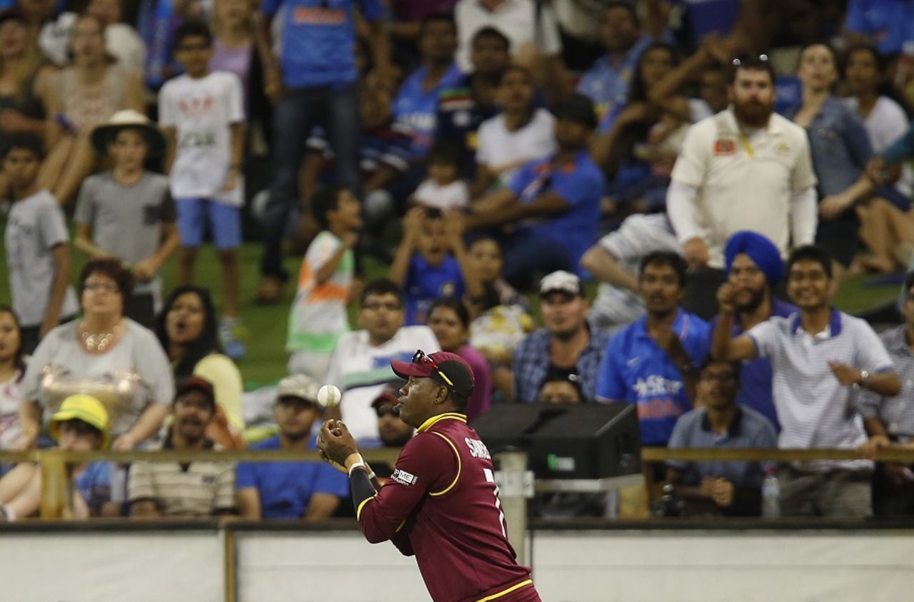 Marlon Samuels managed to hold onto a catch after it popped out, India v West Indies, World Cup 2015, Group B, Perth, March 6 