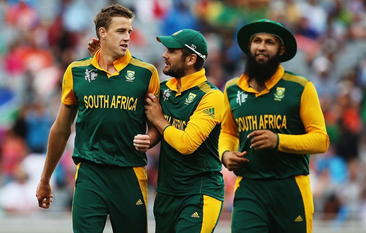Morne Morkel is congratulated on the wicket of Umar Akmal, Pakistan v South Africa, World Cup 2015, Group B, Auckland, March 7, 2015