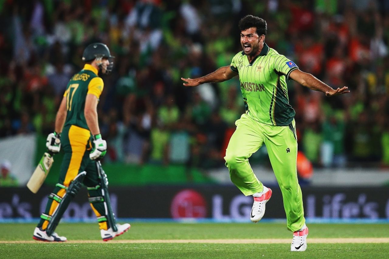 Sohail Khan is thrilled with the wicket of AB de Villiers, Pakistan v South Africa, World Cup 2015, Group B, Auckland, March 7, 2015