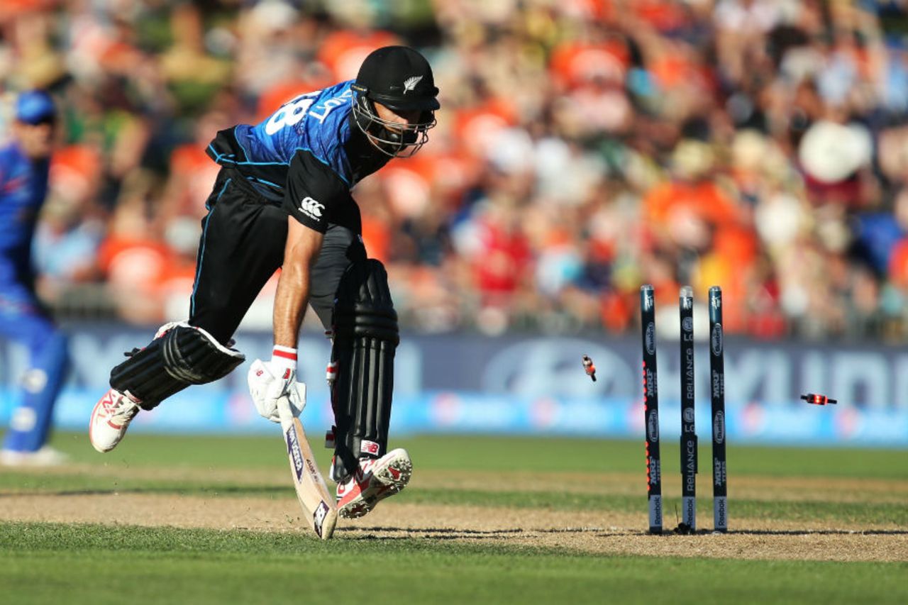 Grant Elliott fails to make his ground, New Zealand v Afghanistan, World Cup 2015, Group A, Napier, March 8, 2015
