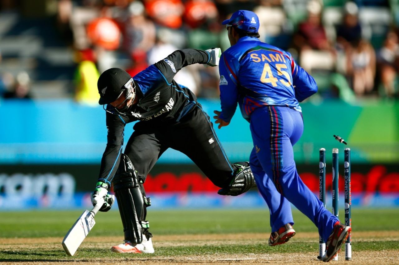 Martin Guptill fails to make his ground in time, New Zealand v Afghanistan, World Cup 2015, Group A, Napier, March 8, 2015