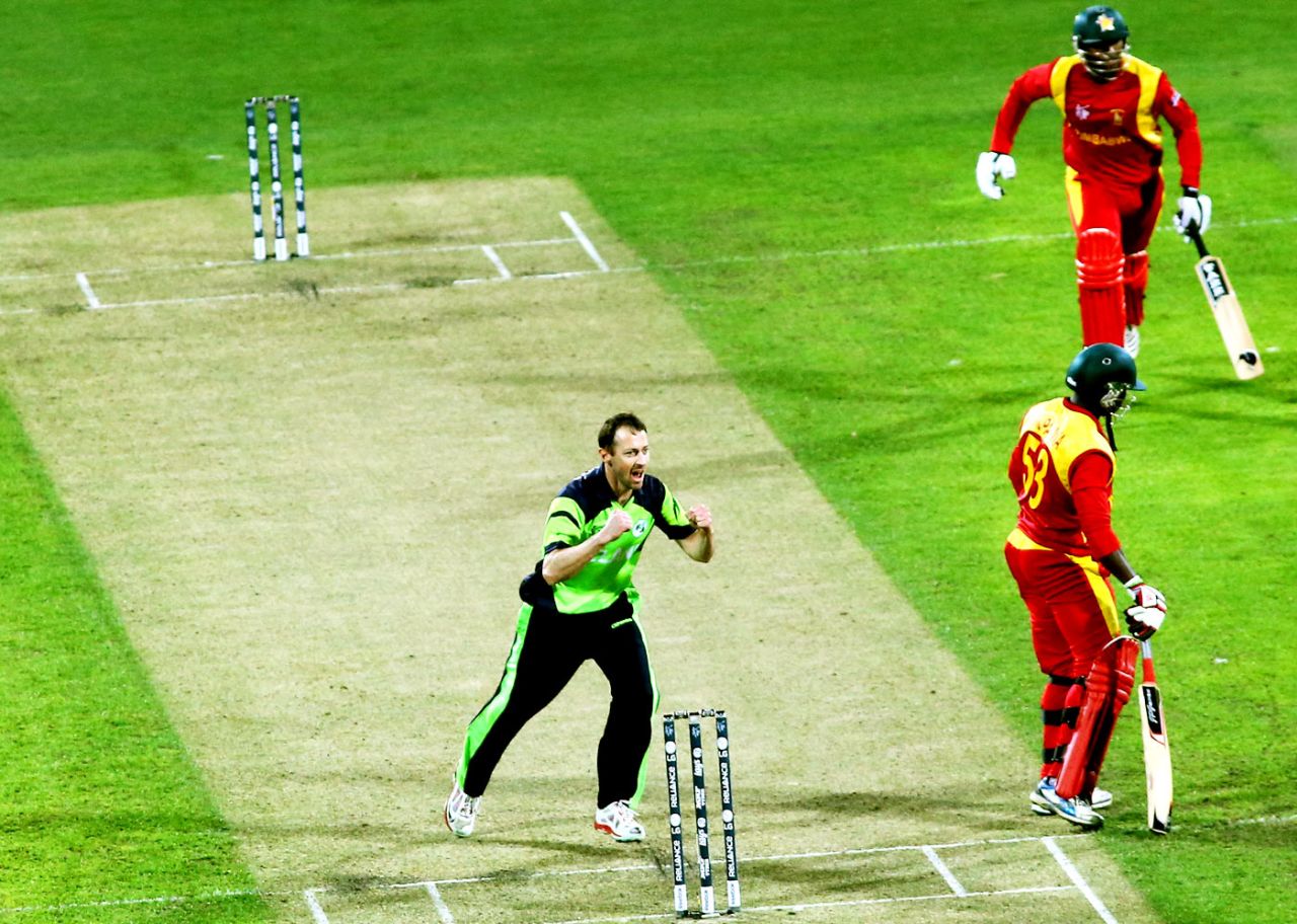 Alex Cusack celebrates Tawanda Mupariwa's wicket, Ireland v Zimbabwe, World Cup 2015, Group B, Hobart, March 7, 2015