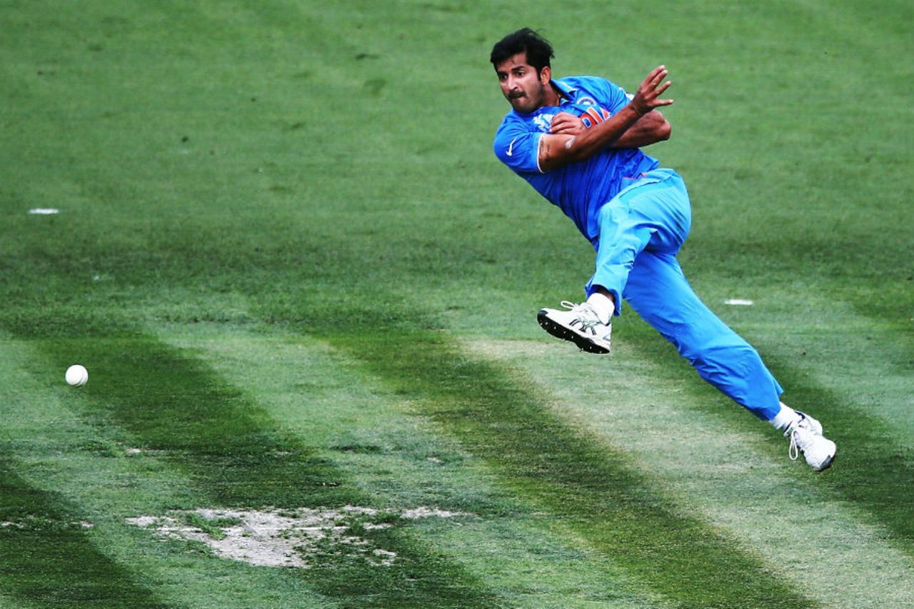 Mohit Sharma goes airborne as he attempts a direct hit, India v Ireland, World Cup 2015, Group B, Hamilton, March 10, 2015