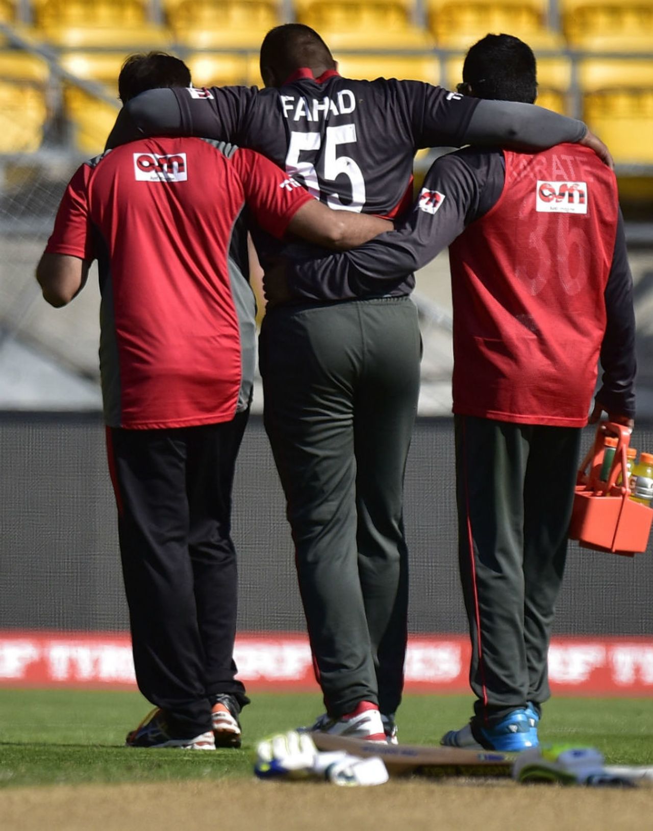 Fahad Alhashmi limped off the field after picking up an injury, South Africa v United Arab Emirates, World Cup 2015, Group B, Wellington, March 12, 2015