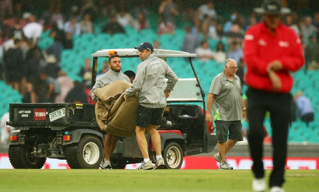 Rain played hide and seek, keeping the ground staff busy, Afghanistan v England, World Cup 2015, Group A, Sydney, March 13, 2015