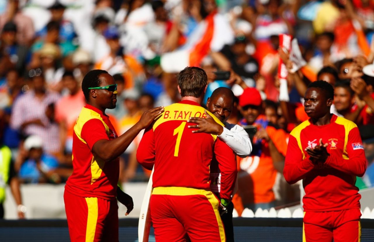 Brendan Taylor is congratulated by his team-mates after his final ODI innings, India v Zimbabwe, World Cup 2015, Group B, Auckland, March 14, 2015