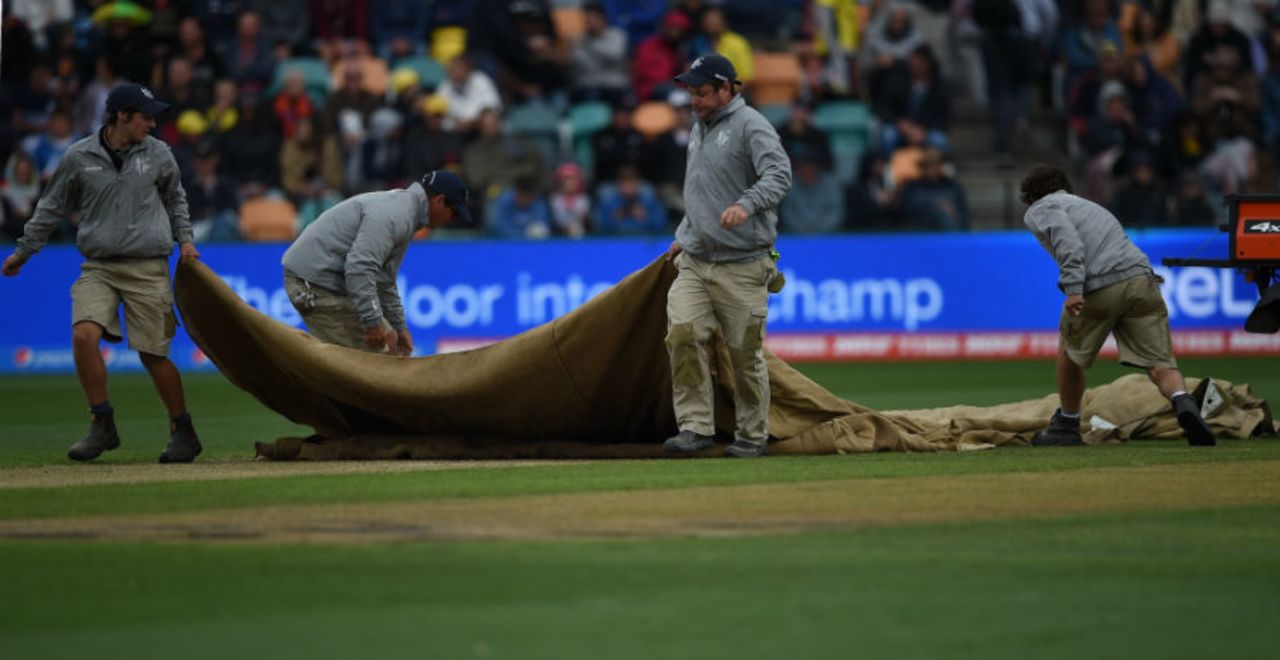 Groundstaff bring on the covers, Australia v Scotland, World Cup 2015, Group A, Hobart, March 14, 2015