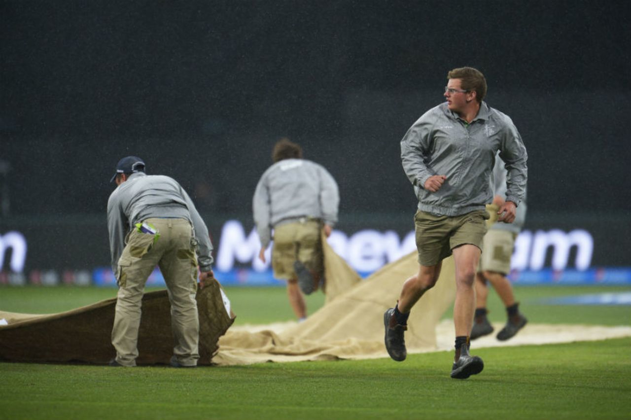 Rain made a second appearance just before supper break , Australia v Scotland, World Cup 2015, Group A, Hobart, March 14, 2015