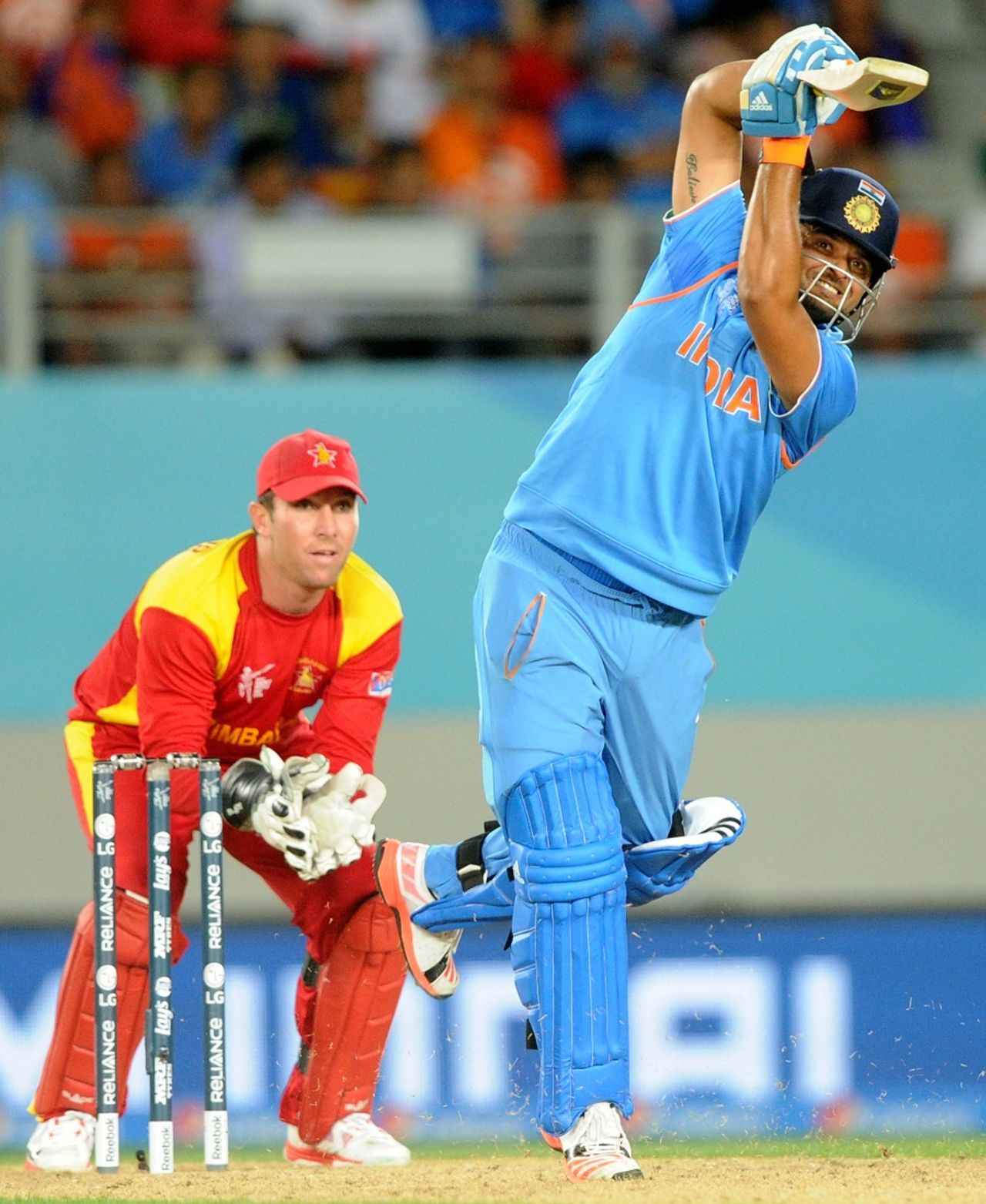 Suresh Raina takes the aerial route, India v Zimbabwe, World Cup 2015, Group B, Auckland, March 14, 2015