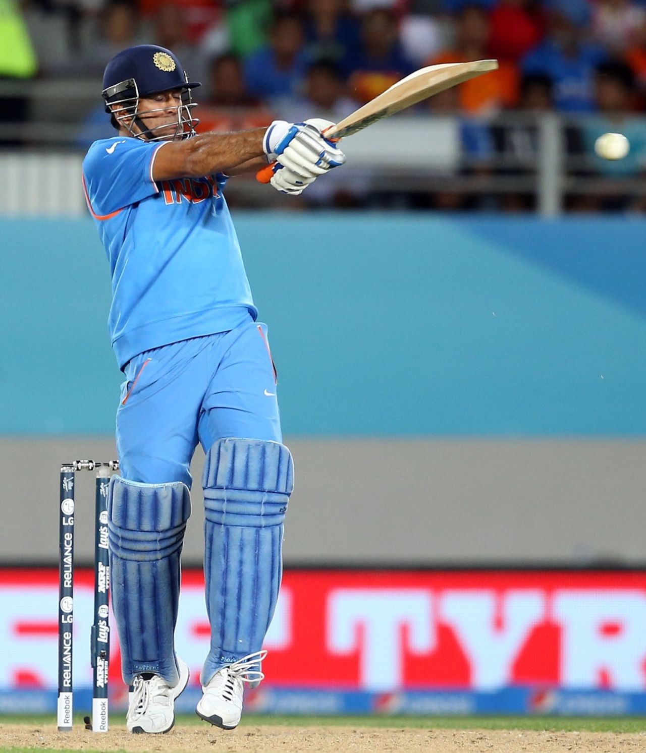 MS Dhoni unleashes a pull, India v Zimbabwe, World Cup 2015, Group B, Auckland, March 14, 2015