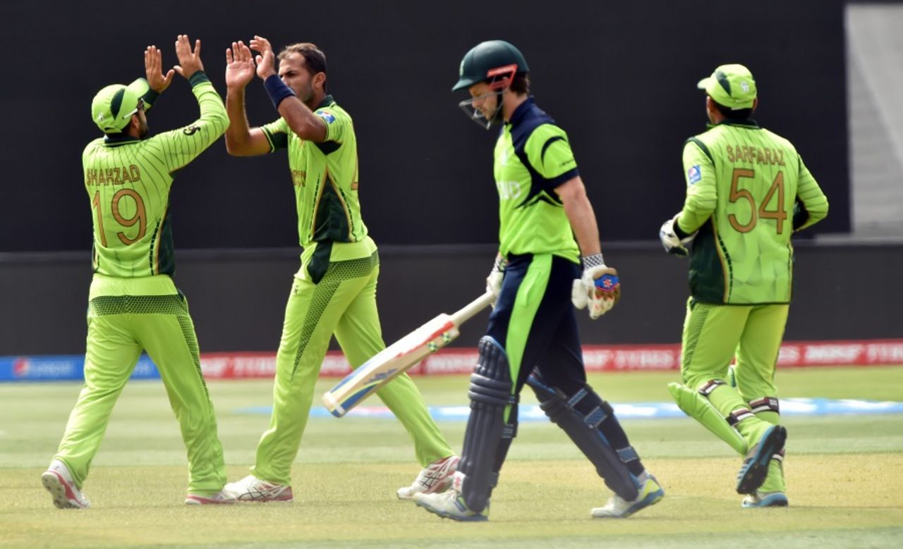 Pakistan celebrate after Wahab Riaz dismissed Ed Joyce, Ireland v Pakistan, World Cup 2015, Group B, Adelaide, March 15, 2015