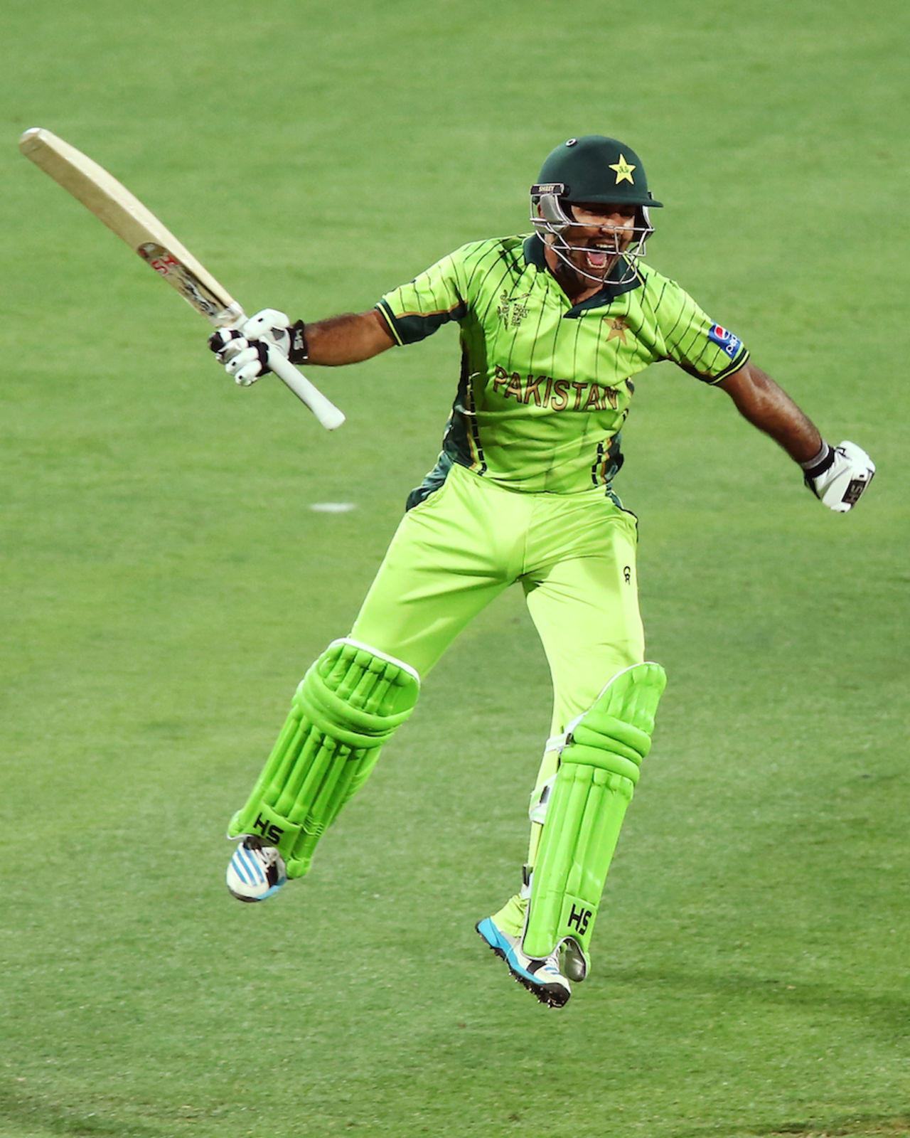 Sarfraz Ahmed is thrilled after completing his hundred, Ireland v Pakistan, World Cup 2015, Group B, Adelaide, March 15, 2015
