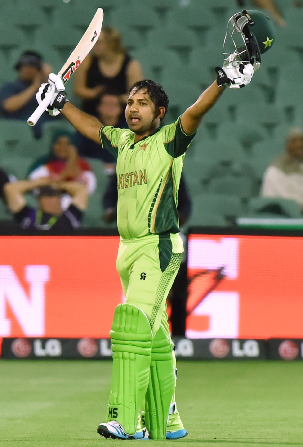 Sarfraz Ahmed acknowledges the crowd after his maiden ODI hundred, Ireland v Pakistan, World Cup 2015, Group B, Adelaide, March 15, 2015
