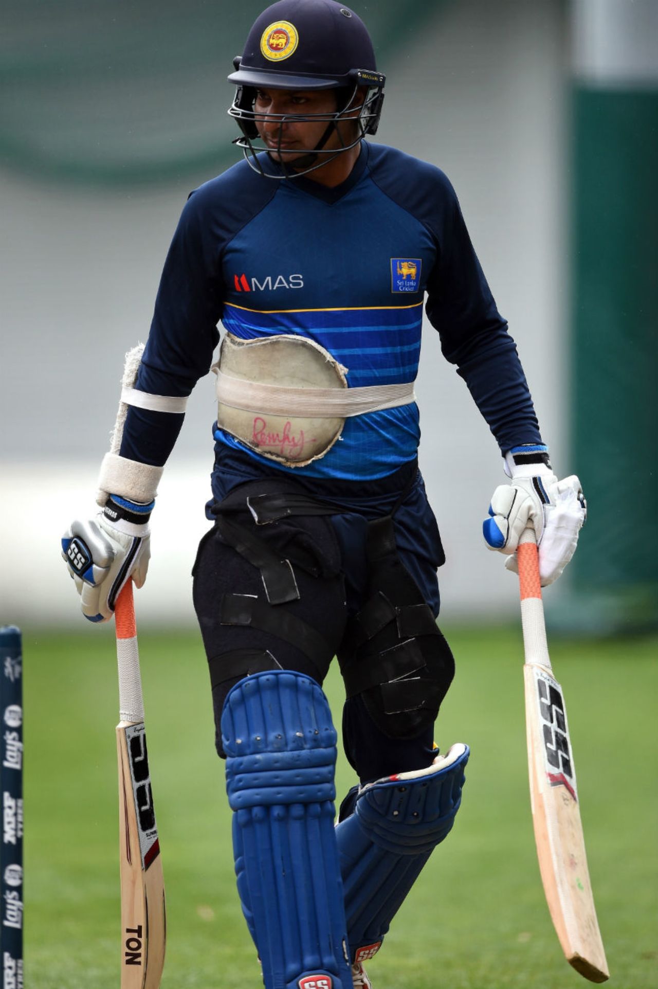 As if one bat weren't enough: Kumar Sangakkara tries out different bats, World Cup 2015, Sydney, March 16, 2015