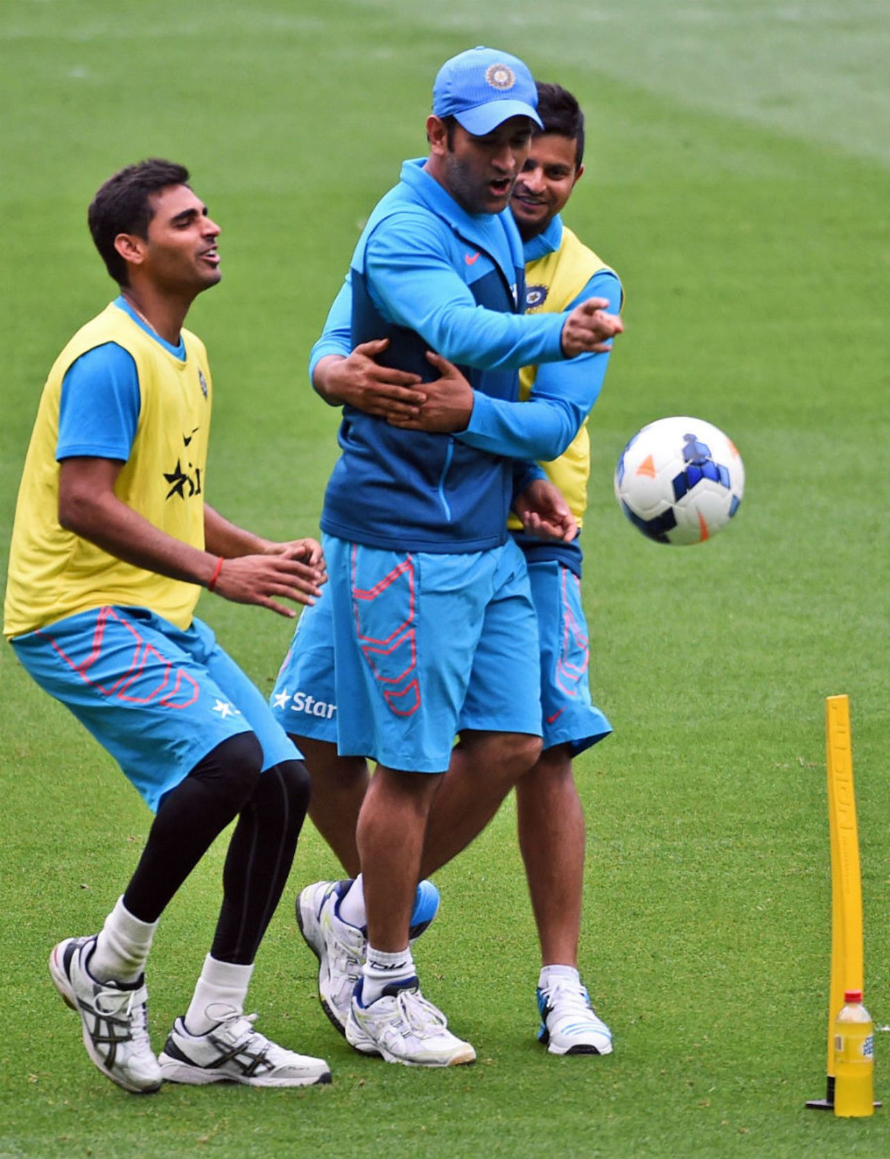 Suresh Raina and MS Dhoni joke around during a training session, World Cup 2015, Melbourne, March 17, 2015
