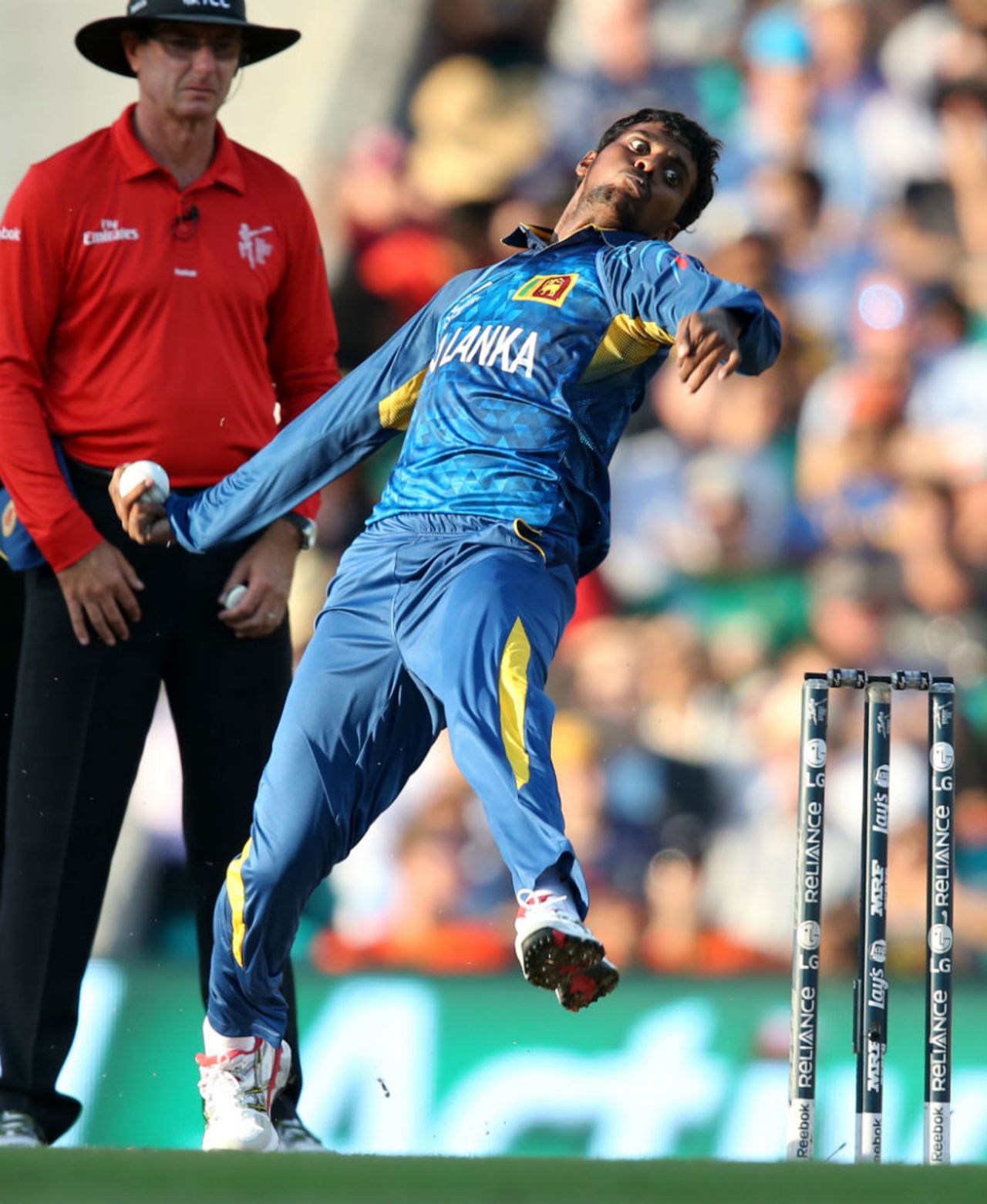 Duplicate Murali: Tharindu Kaushal's in his delivery stride, South Africa v Sri Lanka, World Cup 2015, 1st quarter-final, Sydney, March 18, 2015