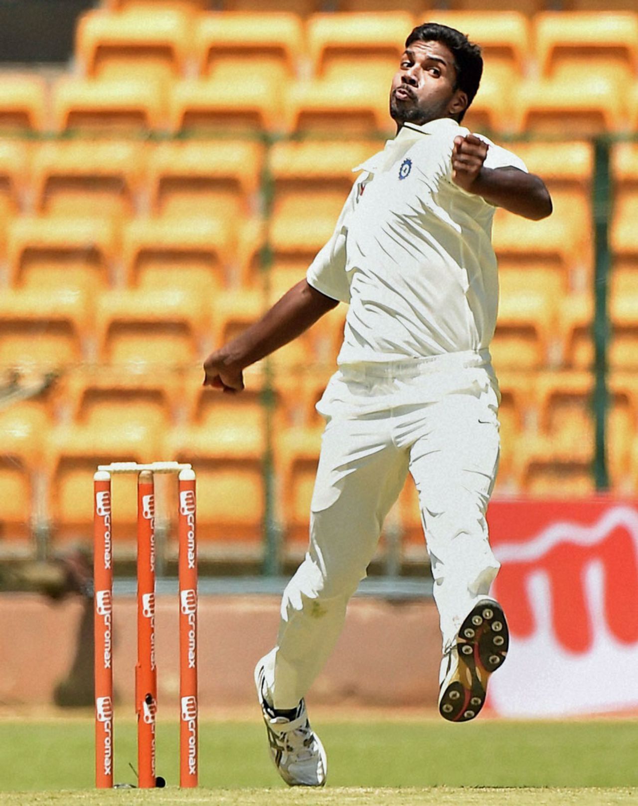 Varun Aaron in his delivery stride, Karnataka v Rest of India, Irani Cup 2014-15, 1st day, Bangalore, March 17, 2015
