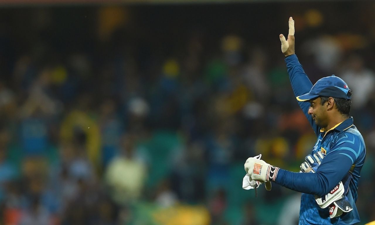 Kumar Sangakkara waves to the crowd, South Africa v Sri Lanka, World Cup 2015, 1st quarter-final, Sydney, March 18, 2015