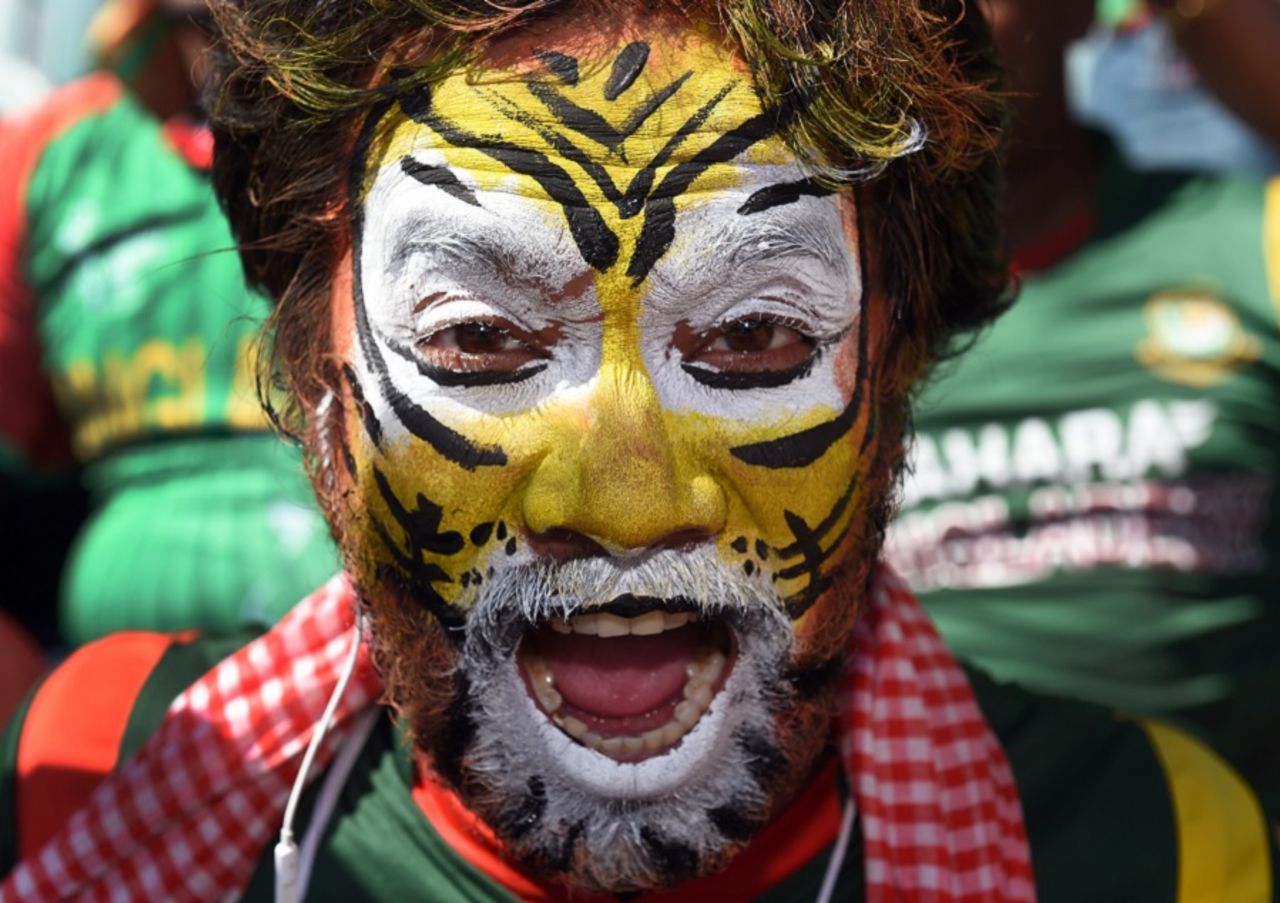 A Bangladesh fan does the tiger impression, Bangladesh v India, World Cup 2015, 2nd quarter-final, Melbourne, March 19, 2015