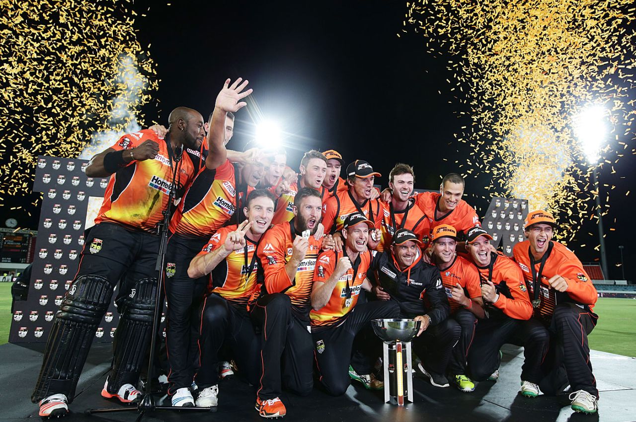 Perth Scorchers celebrate their BBL title victory, Perth Scorchers v Sydney Sixers, BBL final, Canberra, January 28, 2015
