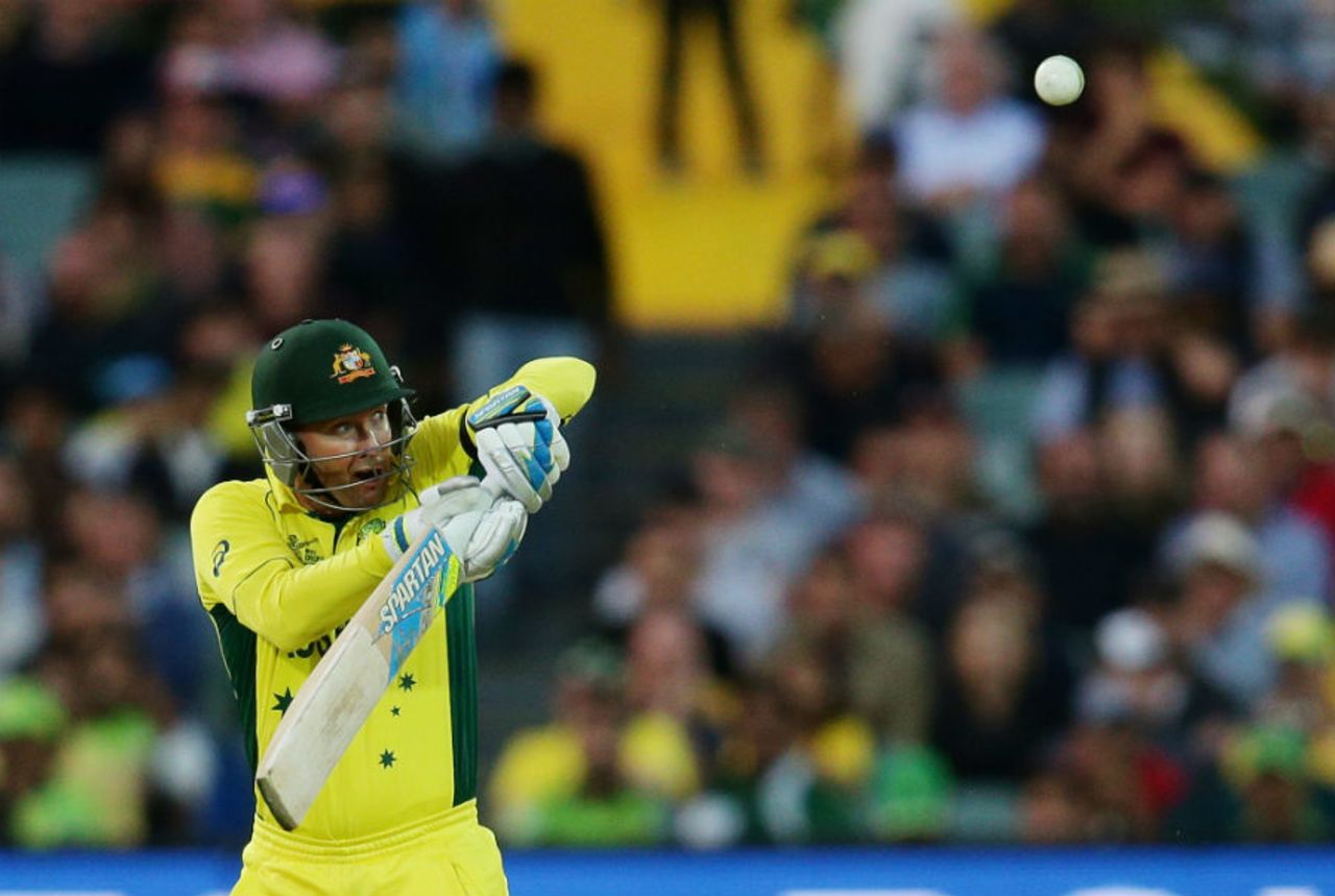 Michael Clarke fails to control a short delivery, Australia v Pakistan, World Cup 2015, 3rd quarter-final, Adelaide, March 20, 2015