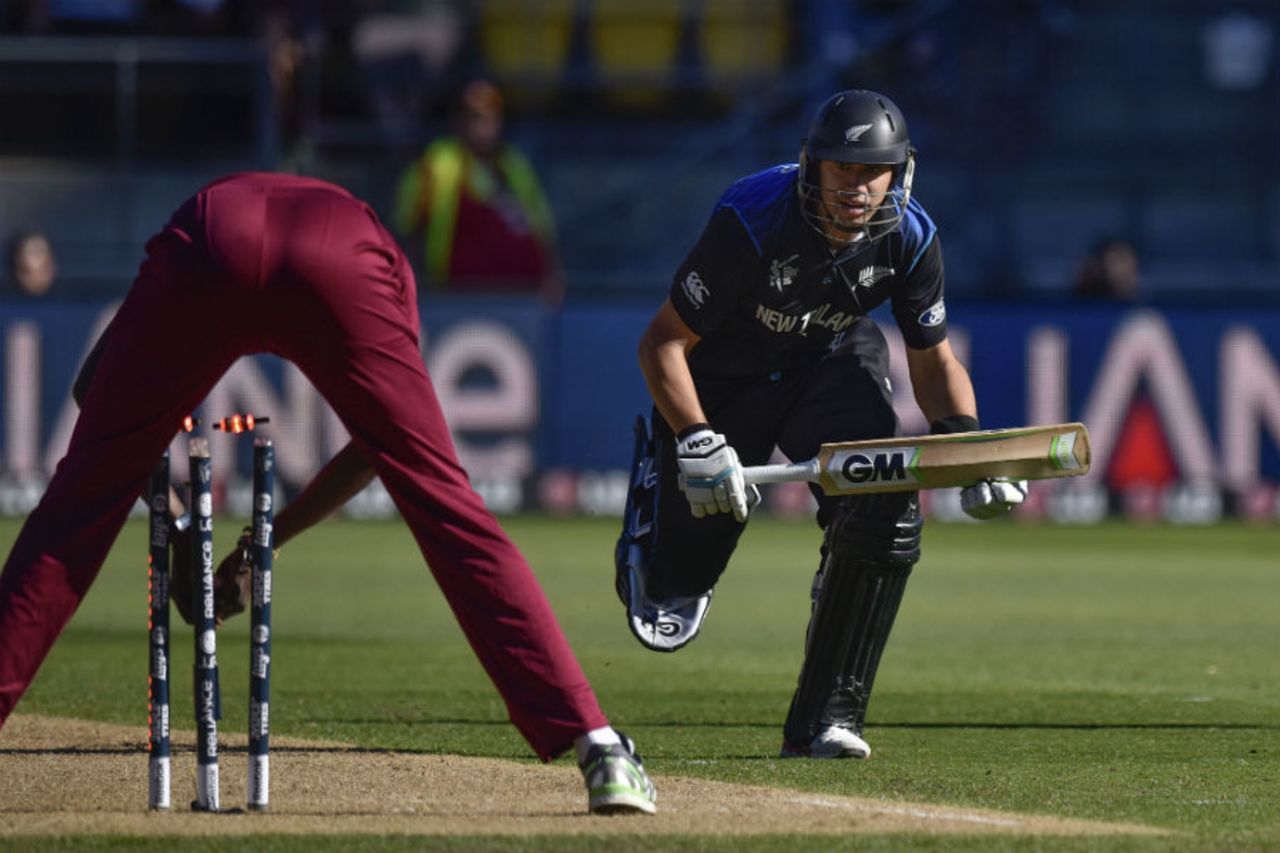 Ross is run out by Sulieman Benn, New Zealand v West Indies, World Cup 2015, 4th quarter-final, Wellington, March 21, 2015 