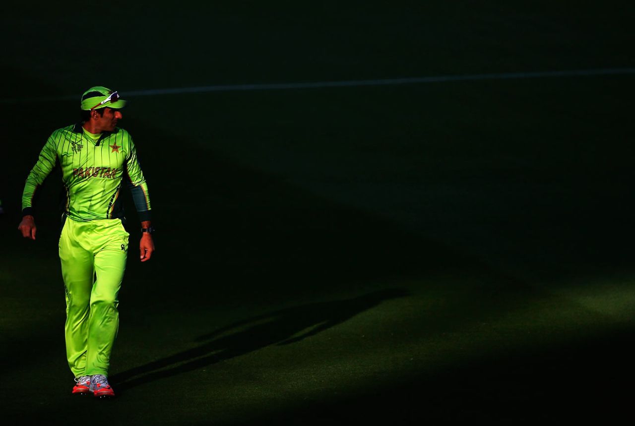 Misbah-ul-Haq looks at the field, Australia v Pakistan, World Cup 2015, 3rd quarter-final, Adelaide, March 20, 2015