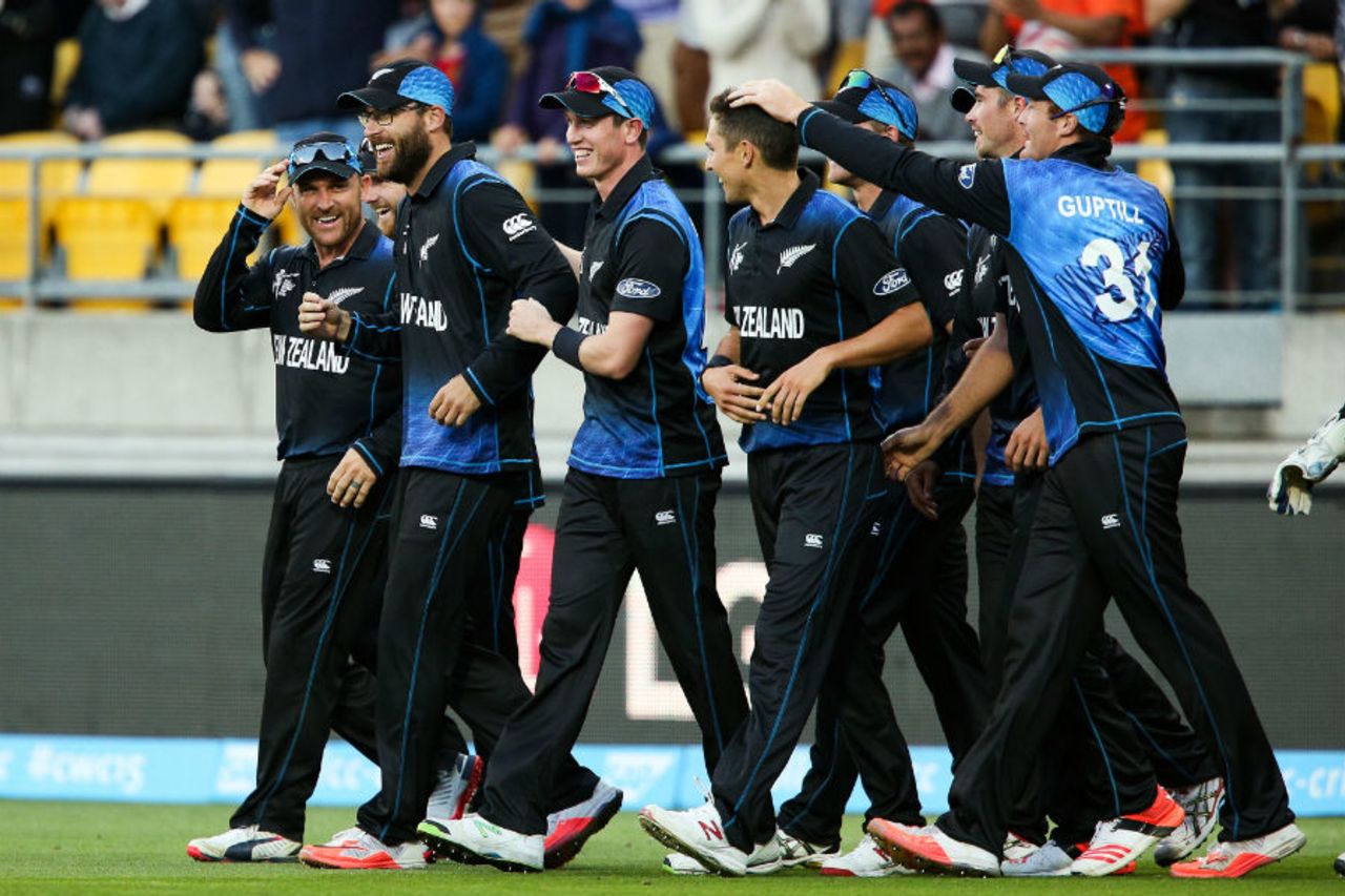 The entire New Zealand team converges to congratulate Daniel Vettori on his catch, New Zealand v West Indies, World Cup 2015, 4th quarter-final, Wellington, March 21, 2015 