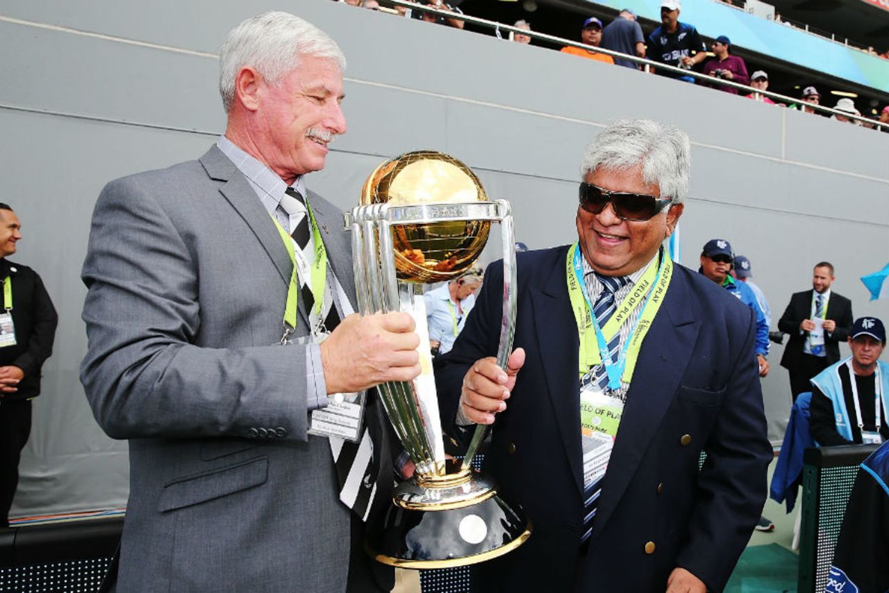 Richard Hadlee and Arjuna Ranatunga with the World Cup trophy, New Zealand v South Africa, World Cup 2015, 1st Semi-Final, Auckland, March 24, 2015
