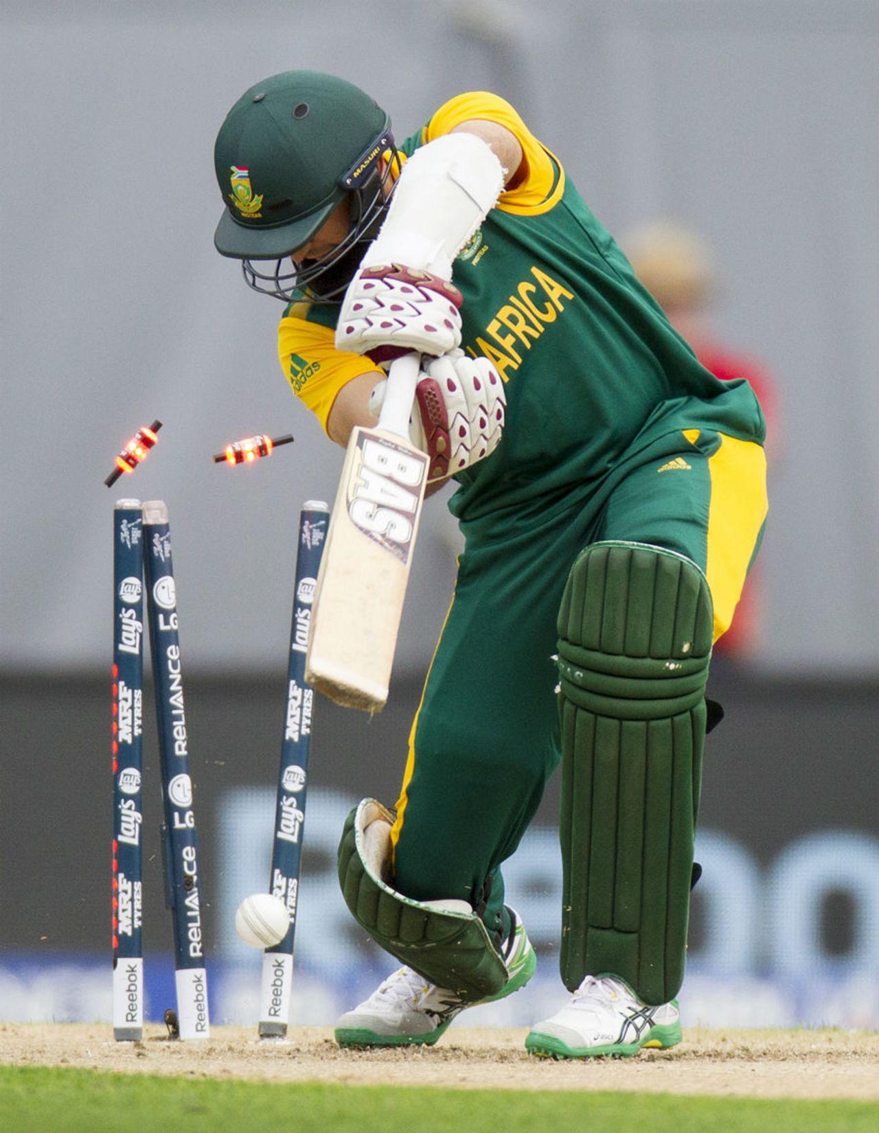 Hashim Amla is cleaned up by a Trent Boult delivery, New Zealand v South Africa, World Cup 2015, 1st Semi-Final, Auckland, March 24, 2015
