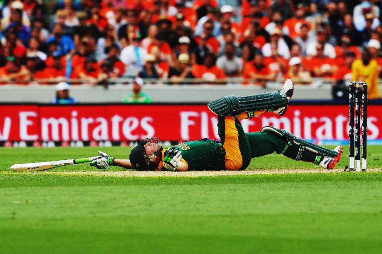 AB de Villiers is relieved after making his ground, New Zealand v South Africa, World Cup 2015, 1st Semi-Final, Auckland, March 24, 2015