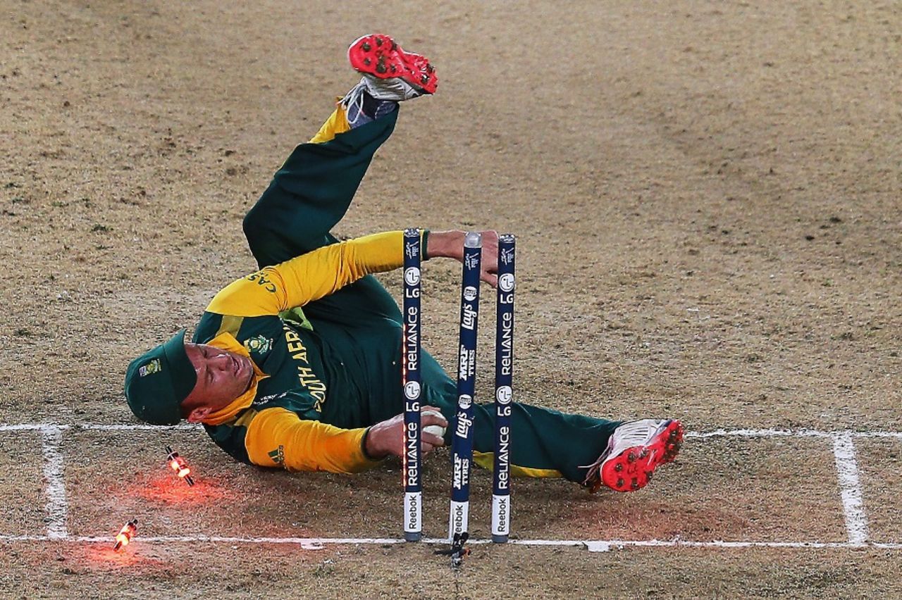 AB de Villiers was unable to convert a run-out opportunity, New Zealand v South Africa, World Cup 2015, 1st Semi-Final, Auckland, March 24, 2015