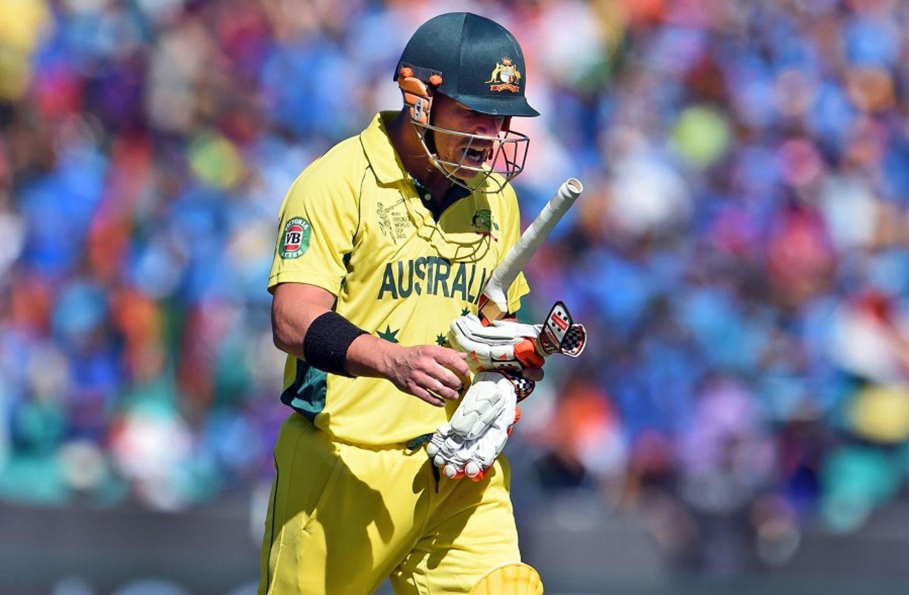 David Warner shows his frustration as he walks back, Australia v India, World Cup 2015, 2nd semi-final, Sydney, March 26, 2015
