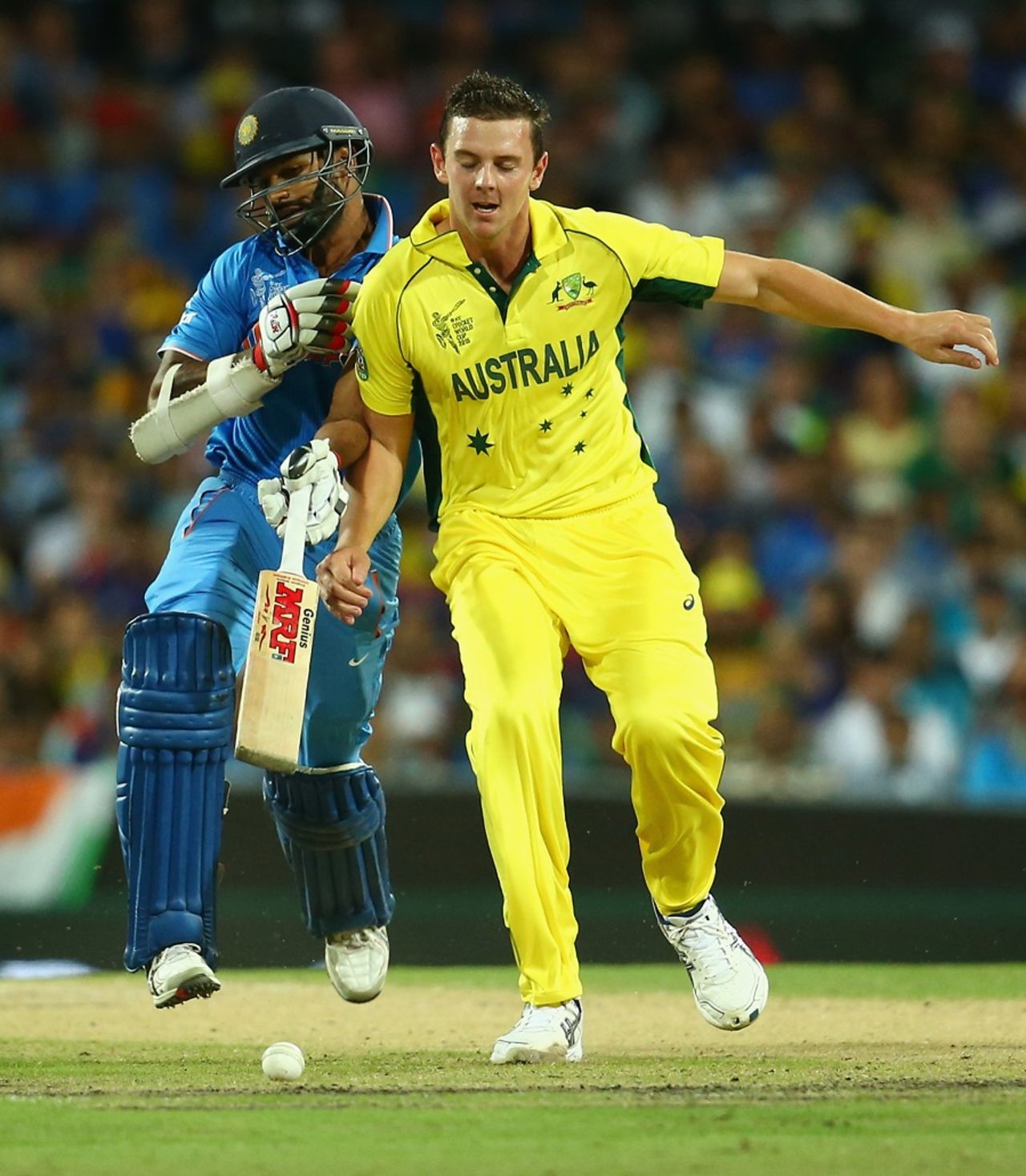 Shikhar Dhawan and Josh Hazlewood collide, Australia v India, World Cup 2015, 2nd semi-final, Sydney, March 26, 2015