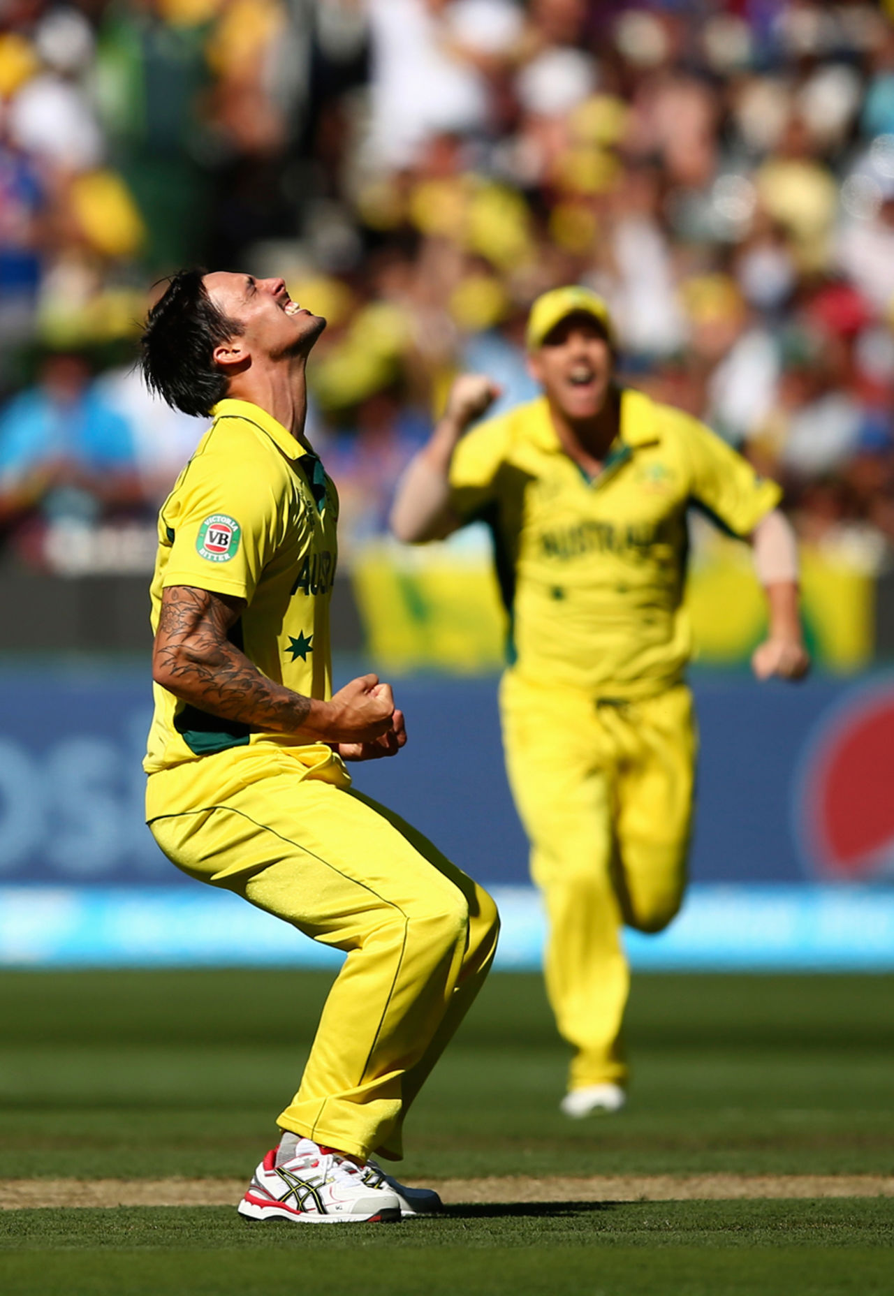 Mitchell Johnson is pumped up after getting Kane Williamson caught and bowled, Australia v New Zealand, World Cup 2015, final, Melbourne, March 29, 2015
