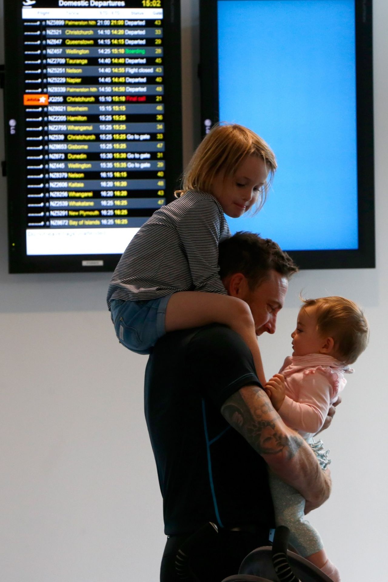 Hero's welcome: Brendon McCullum with his daughters, Auckland, January 31, 2015