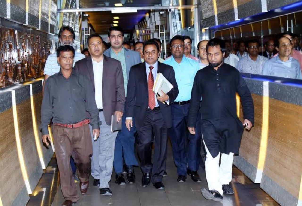 Mustafa Kamal arrives to meet the media, Dhaka, April 1, 2015