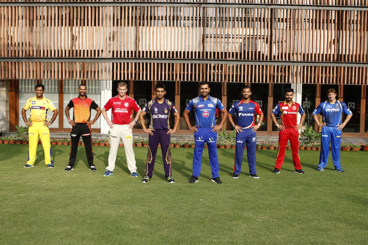 The eight captains line up before the opening ceremony, IPL 2015, Kolkata, April 7, 2015