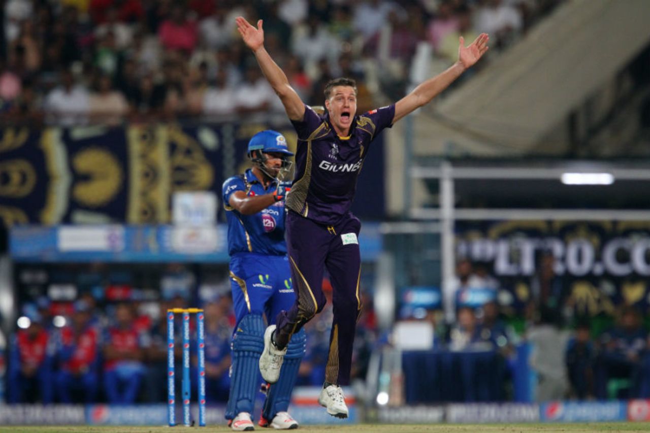 Morne Morkel picked up two wickets and bowled 15 dot balls in his four overs, Kolkata Knight Riders v Mumbai Indians, IPL 2015, Kolkata, April 8, 2015