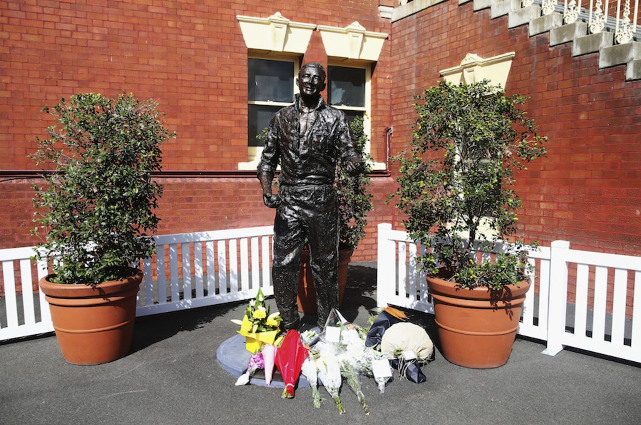 Tributes pour in for Richie Benaud outside the SCG, Sydney, April 10, 2015