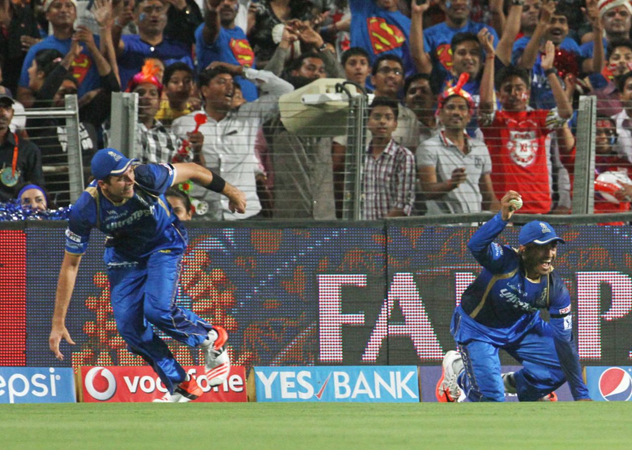 Tim Southee and Karun Nair pulled off a superb relay catch near the boundary, Kings XI Punjab v Rajasthan Royals, IPL 2015, Pune, April 10, 2015