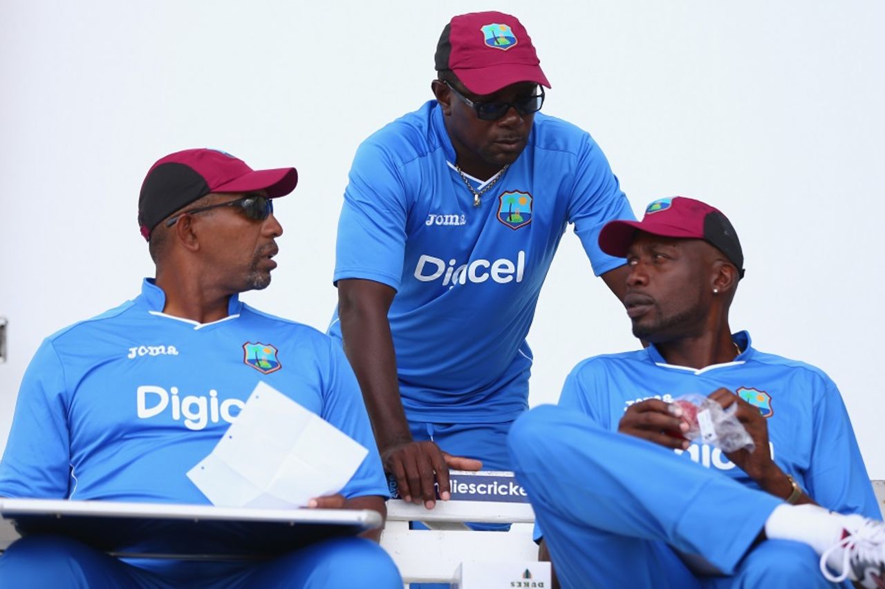 Phil Simmons, Richie Richardson and Curtly Ambrose have a chat, Antigua, April 11, 2015
