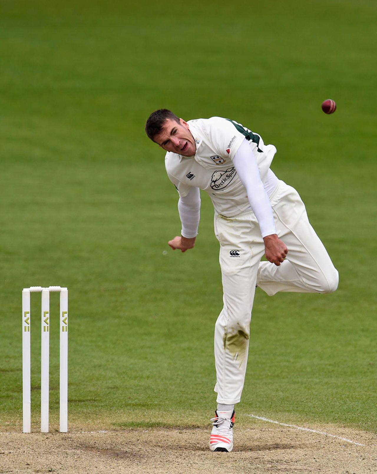 Jack Shantry got through the Yorkshire middle order, Worcestershire v Yorkshire, County Championship Division One, New Road, 2nd day, April 13, 2015