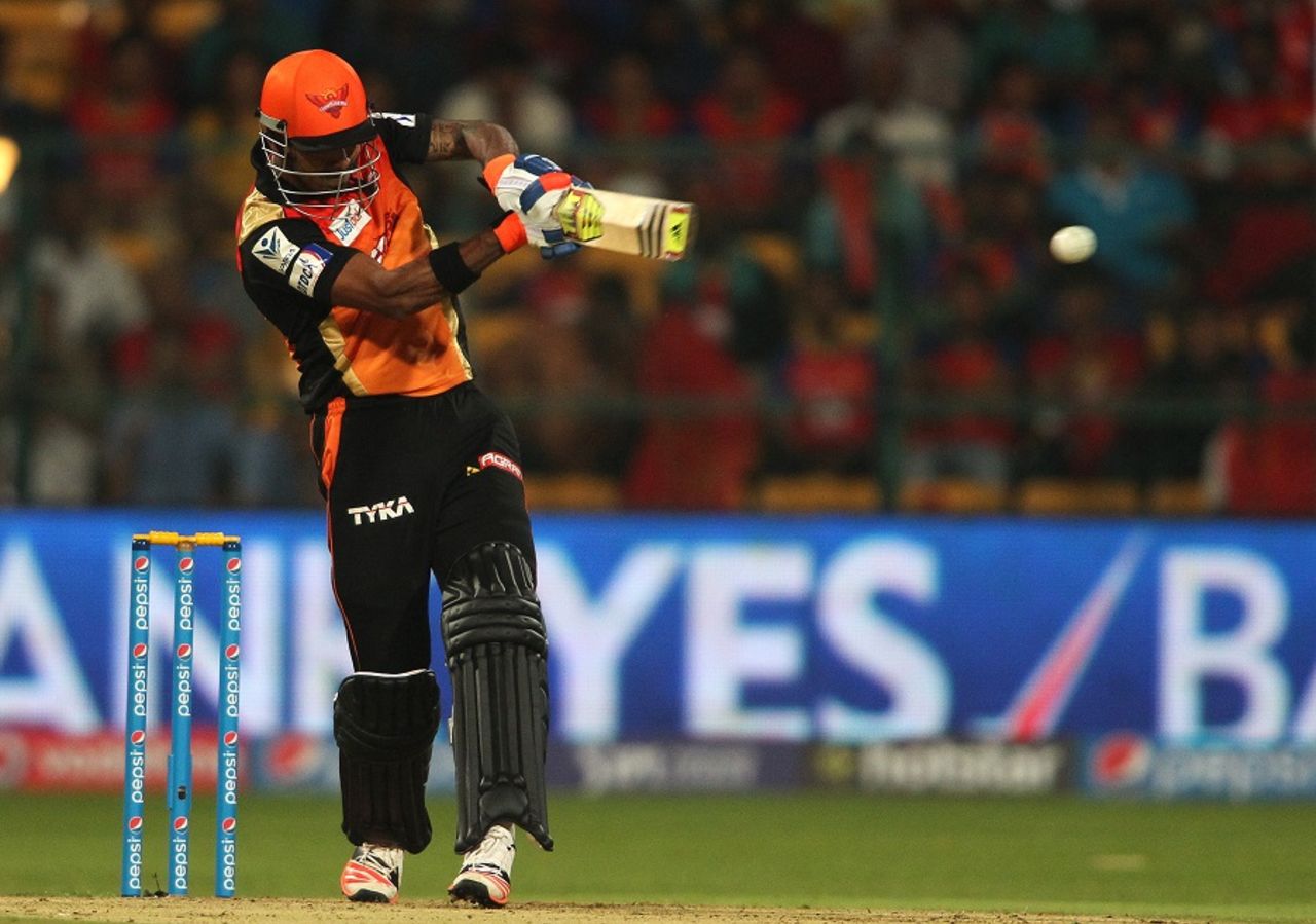 KL Rahul executes the pull, Royal Challengers Bangalore v Sunrisers Hyderabad, IPL 2015, Bangalore, April 13, 2015