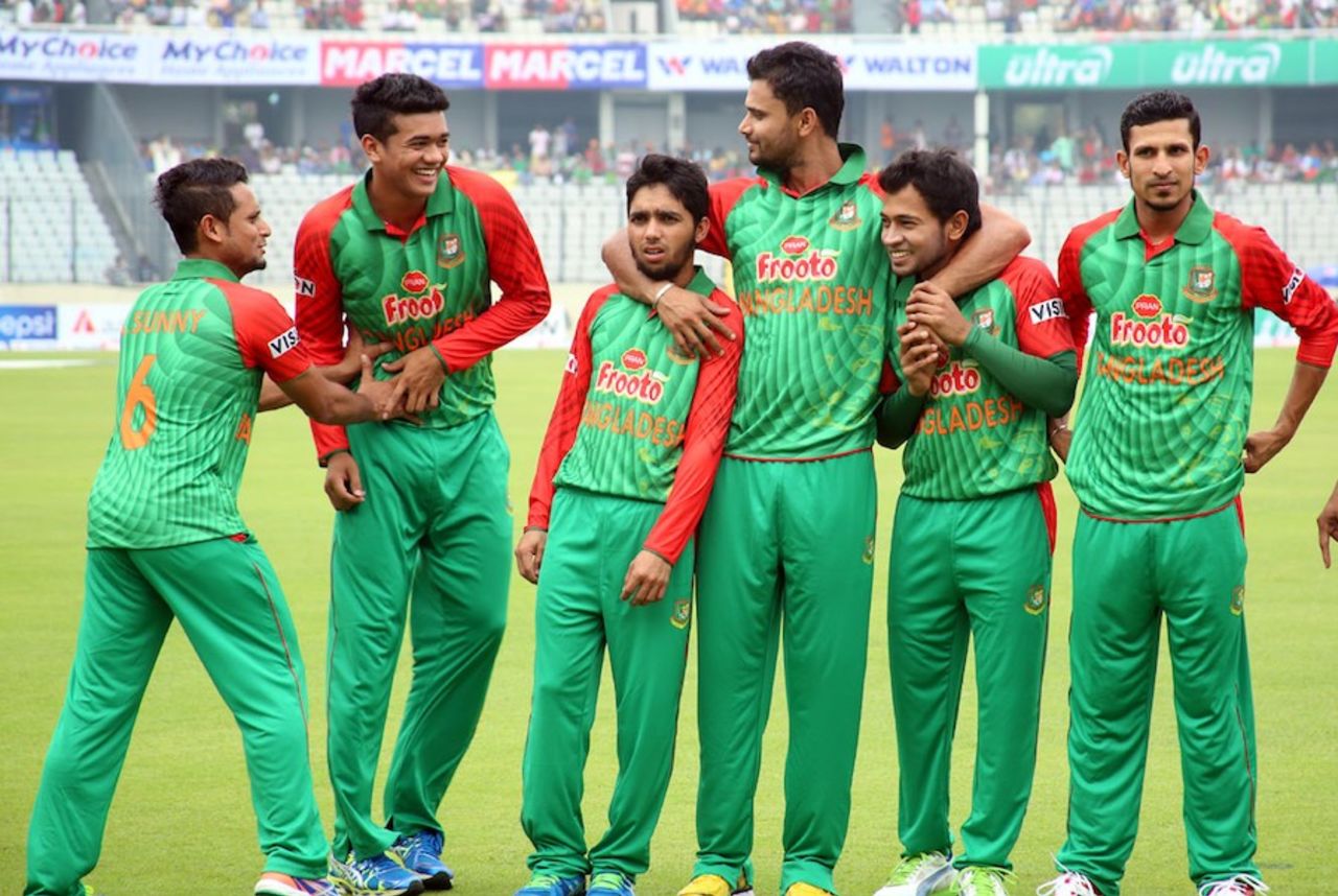 The Bangladesh players share a laugh before the start, Bangladesh v Pakistan, 1st ODI, Mirpur, April 17, 2015