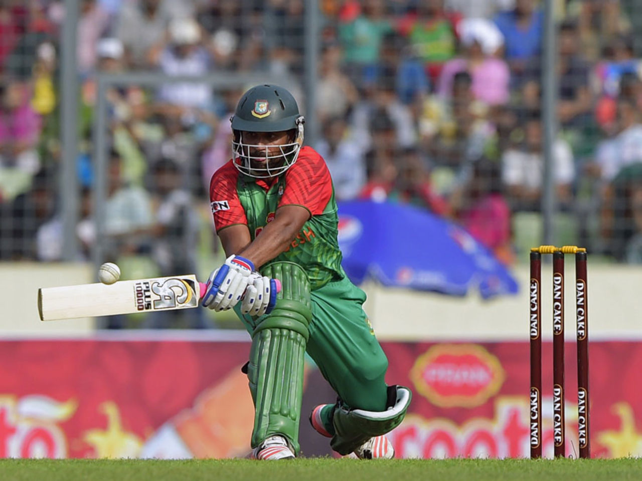 Tamim Iqbal brings out the reverse sweep, Bangladesh v Pakistan, 1st ODI, Mirpur, April 17, 2015