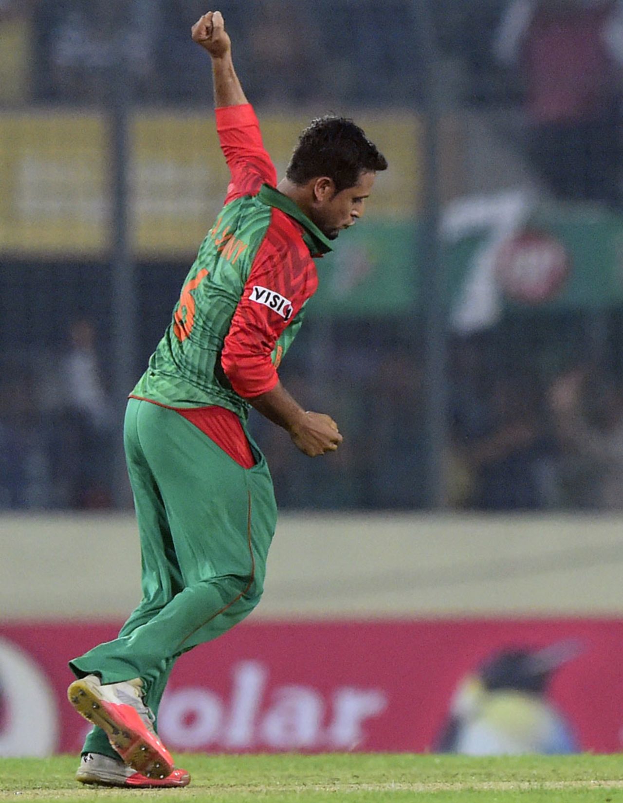 Arafat Sunny exults after getting Sarfraz Ahmed, Bangladesh v Pakistan, 1st ODI, Mirpur, April 17, 2015