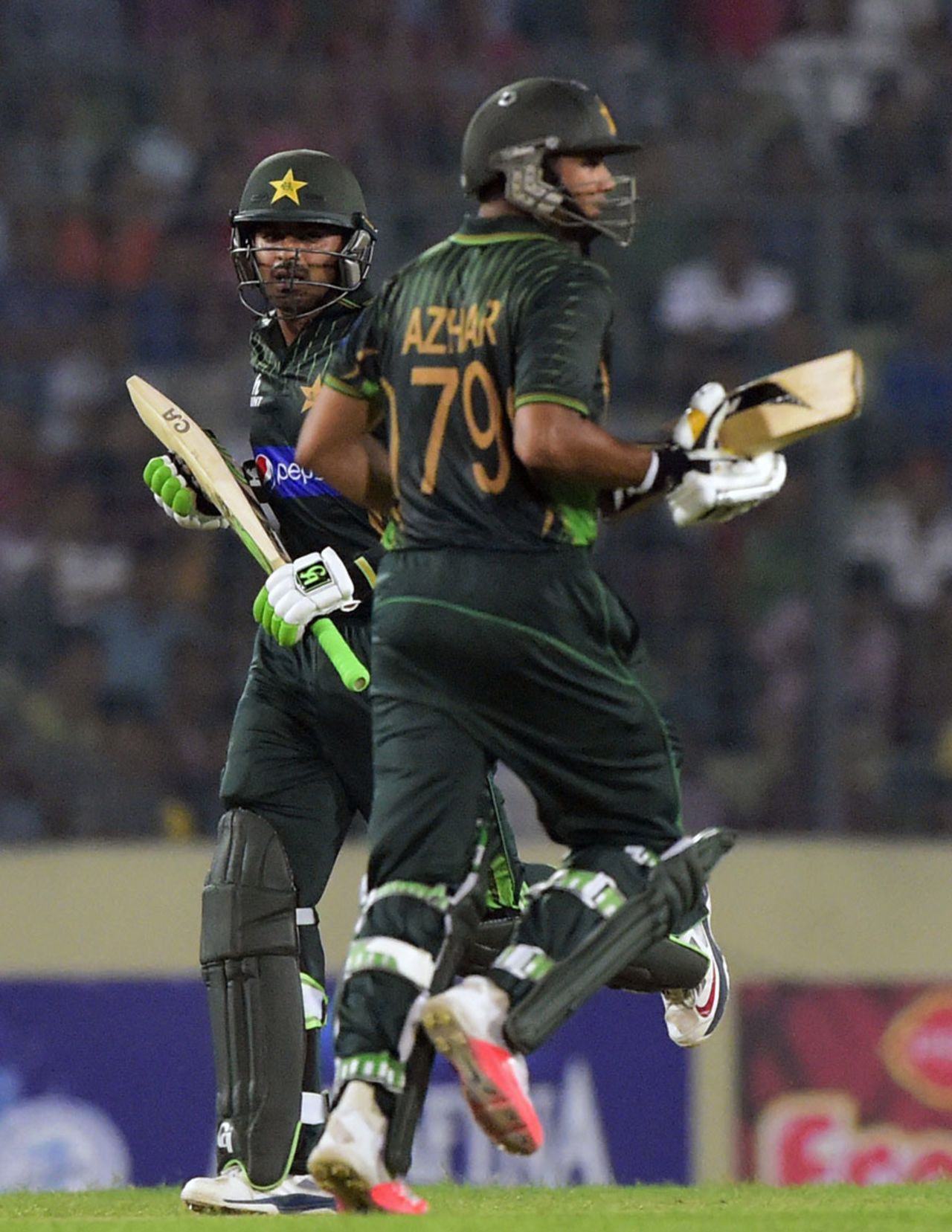 Azhar Ali and Haris Sohail run between the wickets, Bangladesh v Pakistan, 1st ODI, Mirpur, April 17, 2015